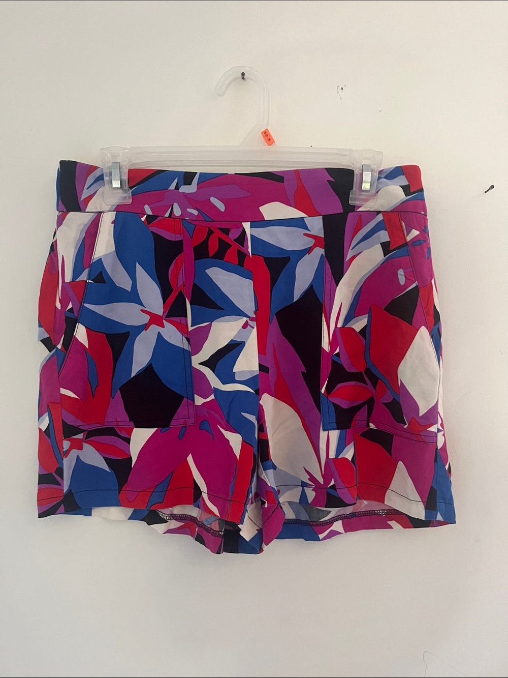 Nine West Vibrant Floral casual Shorts - Pink Blue White pockets pull on casual